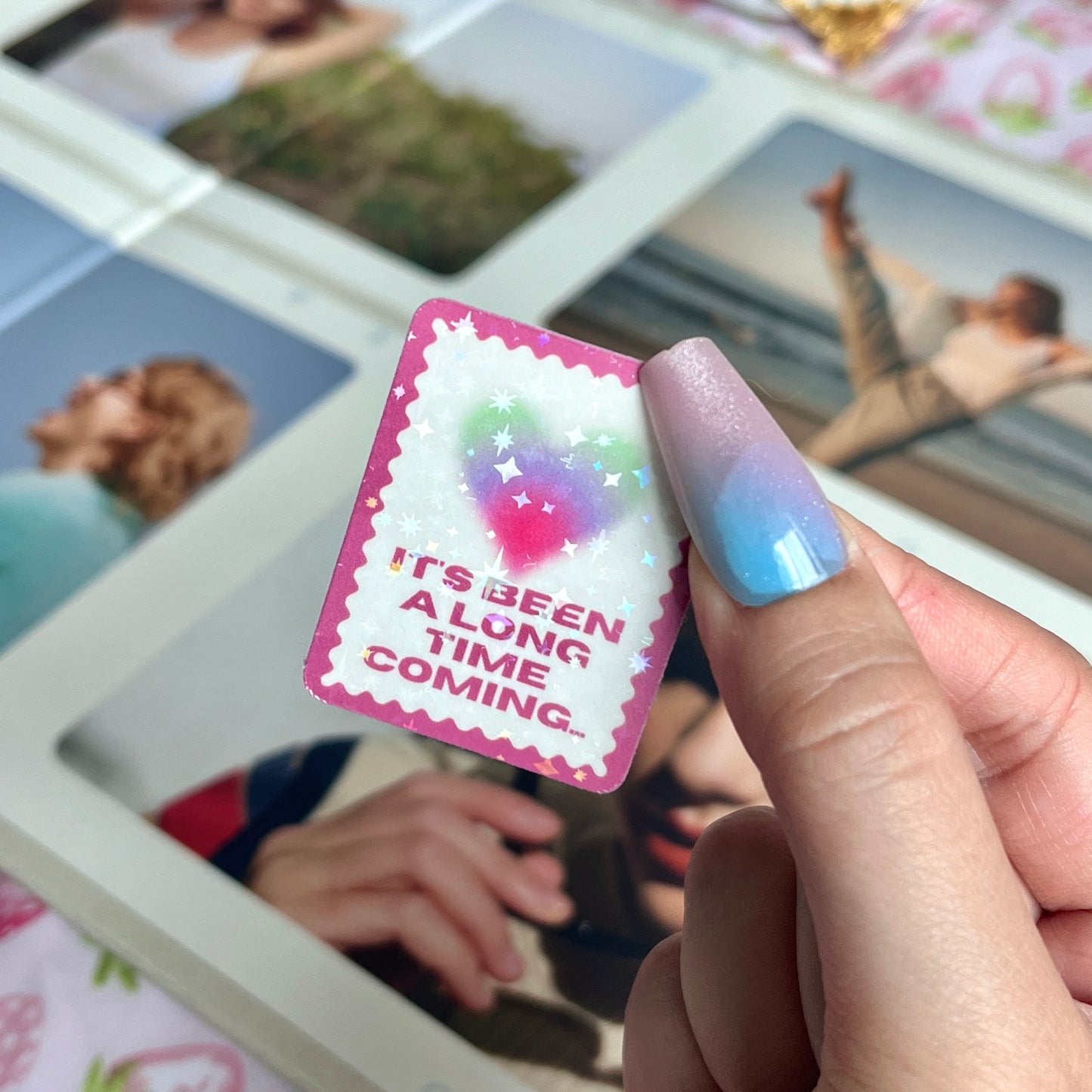 Pegatina con el texto "Ya ha pasado mucho tiempo"