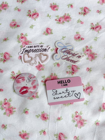 Étiquette autocollante Short n Sweet (PRÉCOMMANDE)