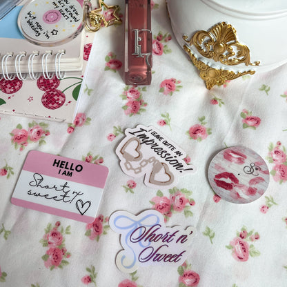Autocollant Short n Sweet Coquette (PRÉCOMMANDE)
